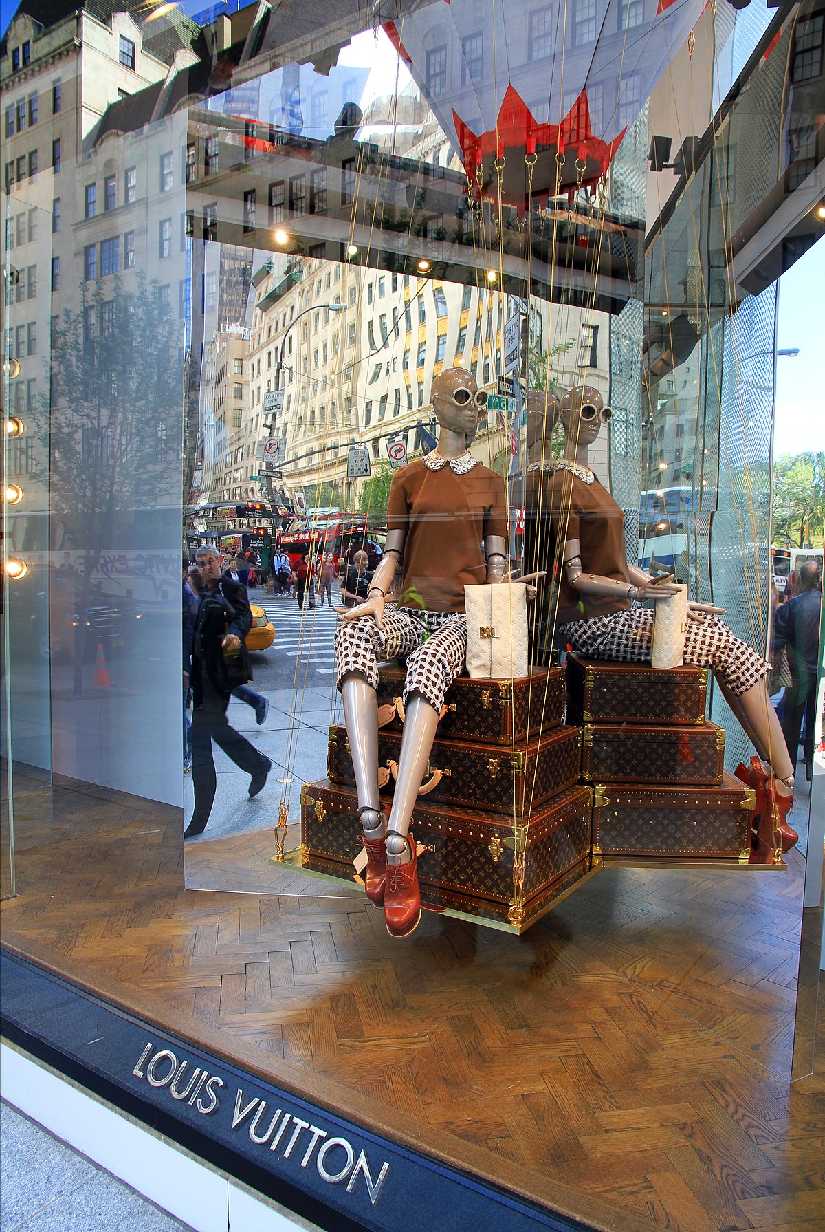 File:Louis Vuitton New York store (7181844454).jpg - Wikimedia Commons