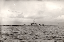 USS Bullhead in July 1945 showing off the heaviest Balao class deck gun configuration of two 40 mm Bofors autocannons on the bridge and two 5 inch guns on the deck USS Bullhead July 1945.png