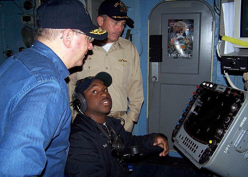 File:US Navy 060130-N-5326R-001 Secretary of the Navy (SECNAV), the Honorable Dr. Donald C. Winter, speaks with Operations Specialist William Davis and USS Austin (LPD 4) Commanding Officer.jpg