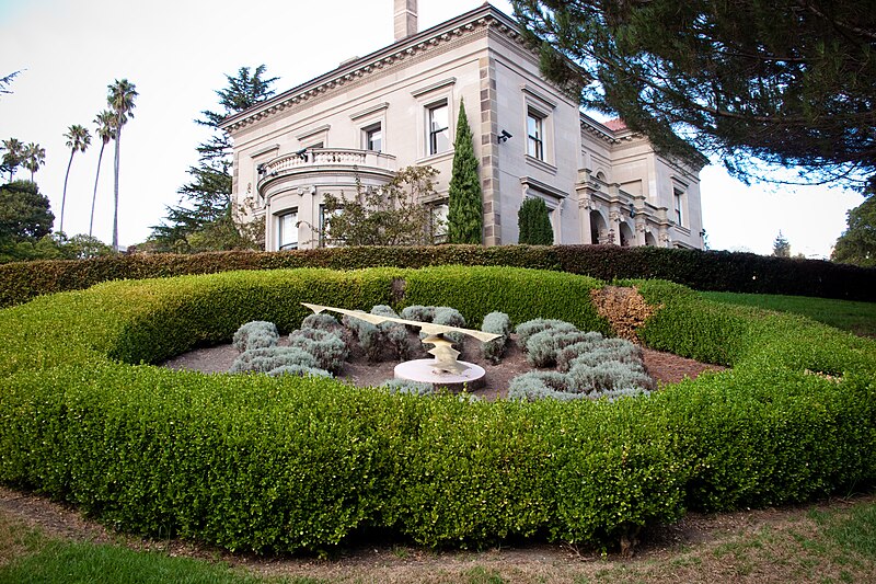 File:University House (Berkeley, California) 02.jpg