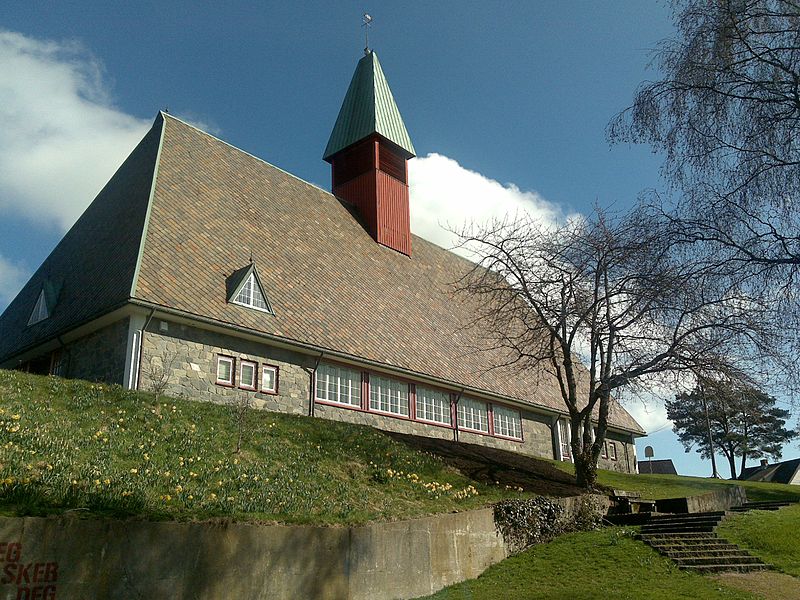 File:Vaagsbygd kirke.jpg