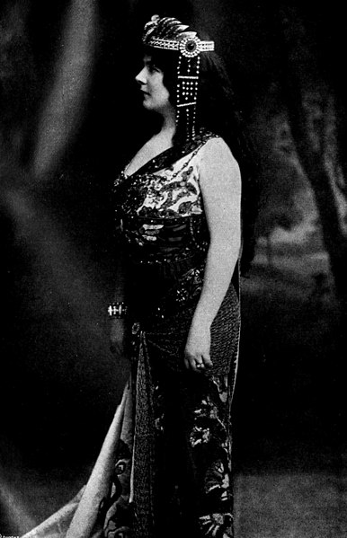 File:Verdi - Aida - Louise Homer as Amneris – The Victrola book of the opera (cropped).jpg