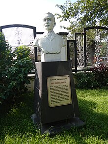 Vicente Garcia, Tarihi Park'ta büstü ve plaket.jpg