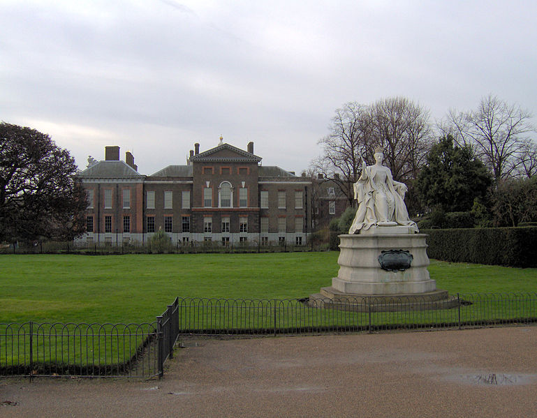 File:Victoria and Kensington Palace.jpg