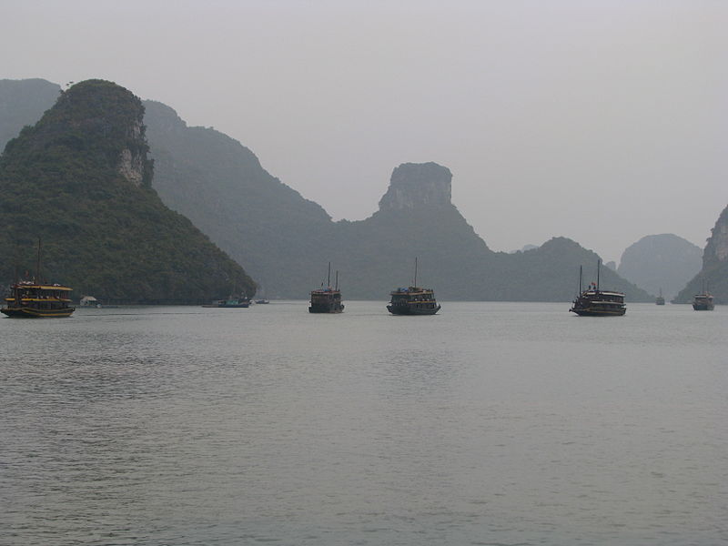 File:Vietnam 08 - 43 - Halong Bay (3170189159).jpg
