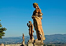 Villa Corsini (Impruneta) - Statue in terracotta.jpg