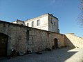 Français : Bas de la salle dite des gardes, escalier de la terrasse et aile ouest, château de Villebois-Lavalette, Charente, France