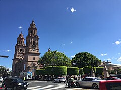 Vista de la Catedral de Morelia desde Plaza de Armas.jpg