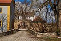 Einfriedung und Brücke zum Wirtschaftshof