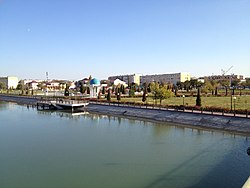 Lungomare del canale di Shavat a Urganch (parco "Avesto")