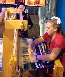 Clearing a poor shed Weaving demonstration (cropped).jpg