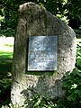 Gedenkstein zur Städtepartnerschaft Weingarten–Bron im Park um den Schwanenweiher (beim ehemaligen Fischerhaus des Klosters Weingarten)