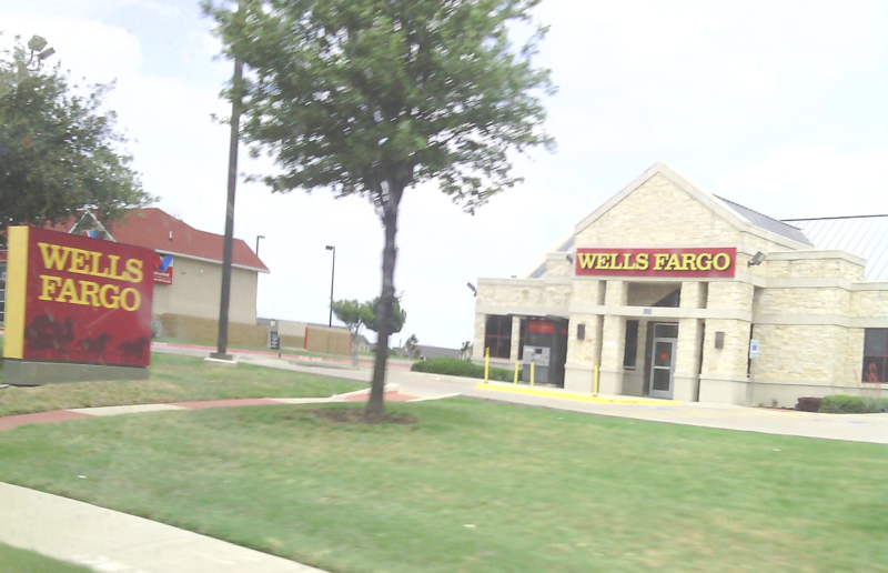 File:Wells Fargo in Fort Worth, TX.png