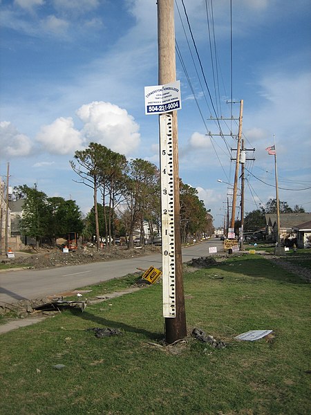 File:WestendLevelPole14Nov.jpg