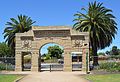 English: Arch of Triumph at the entrance of the Bendigo Botanic Gardens at White Hills, Victoria