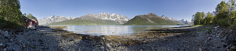 File:Wide view over Sørfjorden from the coast of Sveingard, 2012 June.jpg