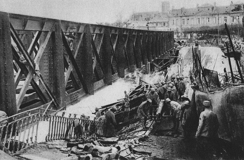 File:Wiederherstellung der Aisnebrücke von Soissons.jpg