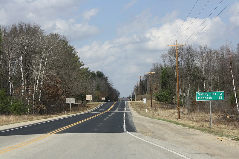 File:Wisconsin Highway 173 Southern Terminus Looking North.jpg