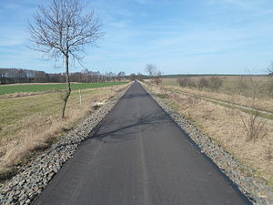 Южная часть маршрута теперь велодорожка, сохранился гравий.