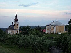 Farní kostel sv. Kateřiny s farou ve Vilémově