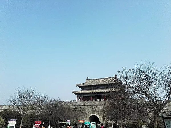 The southern gate of the Shangqiu city walls