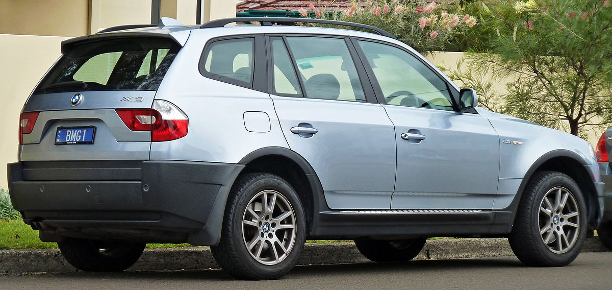 File:2004-2006 BMW X3 (E83) 2.5i wagon 01.jpg - Wikipedia