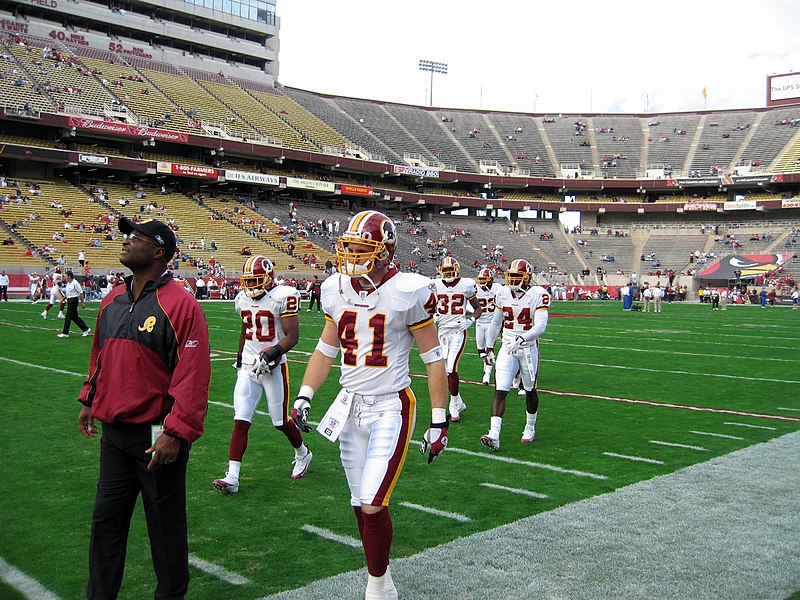 File:2005 Redskins on the field.jpg