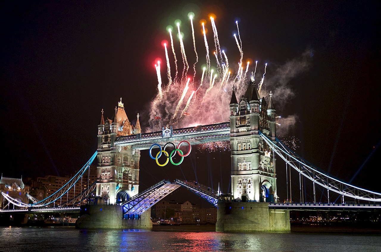 Londre - Pont de la Tour 1280px-2012_Summer_Olympics_Opening_Ceremony_Fireworks_Tower_Bridge