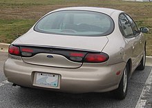 Controversial oval rear window 3rd Ford Taurus sedan rear.jpg