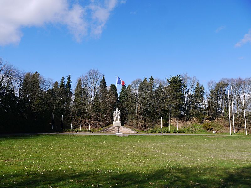 File:44 Châteaubriant carrière des fusillés vue d'ensemble.jpg