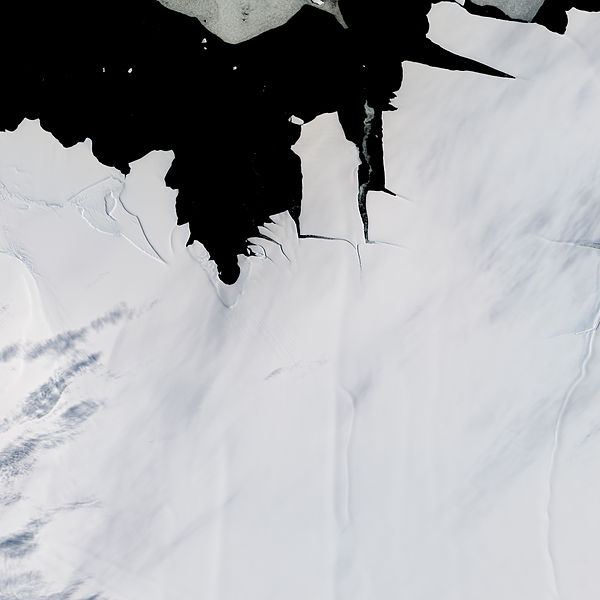 File:A Chip off the King Baudouin Ice Shelf (full resolution).jpg