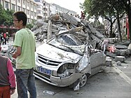 Mobil hancur di Kota Chengdu