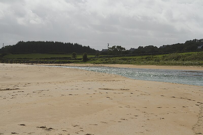 File:A small river flowing into the sea - geograph.org.uk - 5513151.jpg