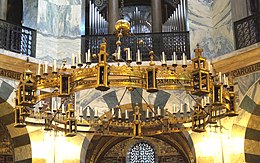 Aachener Dom Barbarossaleuchter 2014.jpg