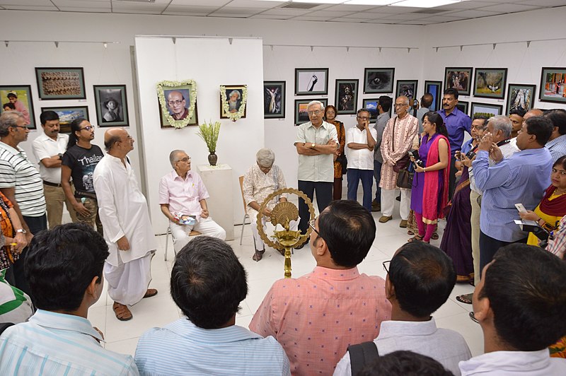 File:Abhoy Nath Ganguly Expressing Vote of Thanks - 43rd PAD Group Exhibition Inauguration - Kolkata 2017-06-20 0302.JPG