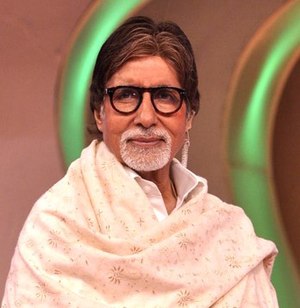 Amitabh Bachchan: Kindheit und Jugend, Bachchan als eine nationale Ikone, Lebensbedrohliche Verletzung