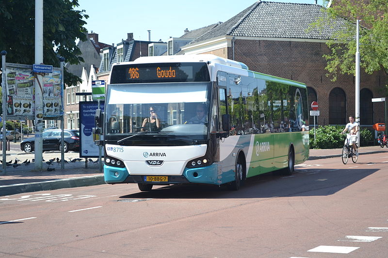 File:Arriva 8715, Leiden Korevaarstraat (9335363294).jpg