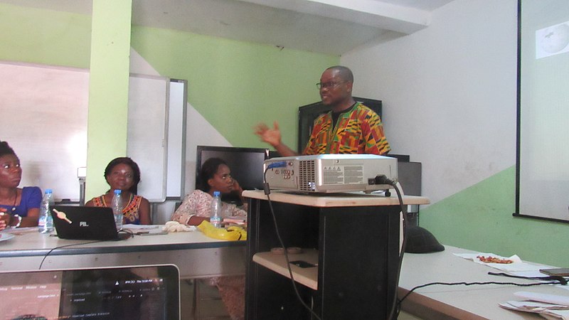 File:Art and Feminism training in Yaoundé 04.jpg