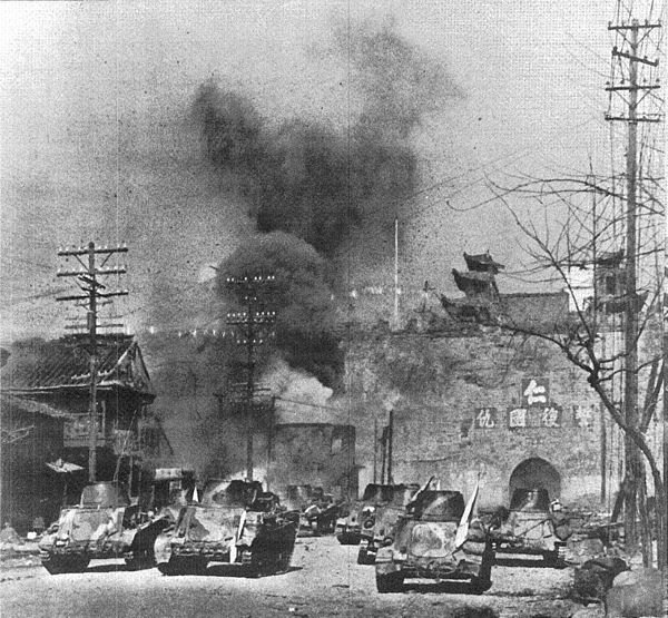 The moment of the blast, at the Gate of China (December 12, 1937).