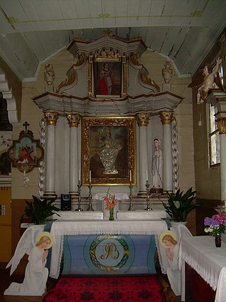 File:BZN Alsedziai church inside right altar.jpg