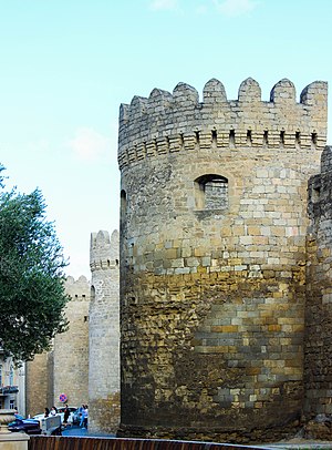 Западная часть крепостных стен с машикулями