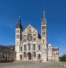 Basilique Saint-Remi de Reims Exterior 1, Reims, France - Diliff.jpg