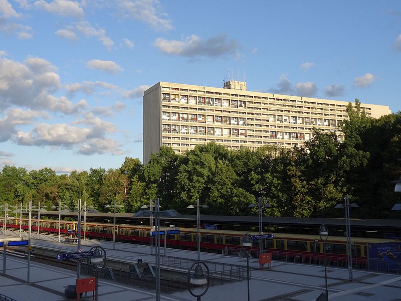 File:Berlin - S-Bahnhof Olympia-Stadion (21083556880).jpg
