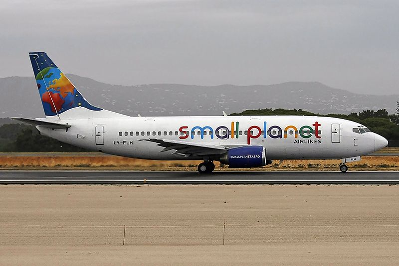 File:Boeing 737-382, Small Planet Airlines JP7004041.jpg