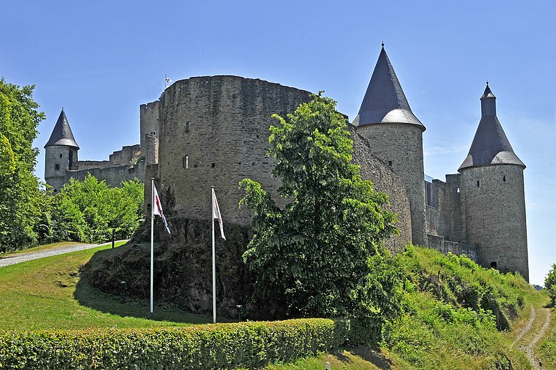 File:Bourscheid, castillo 05.jpg