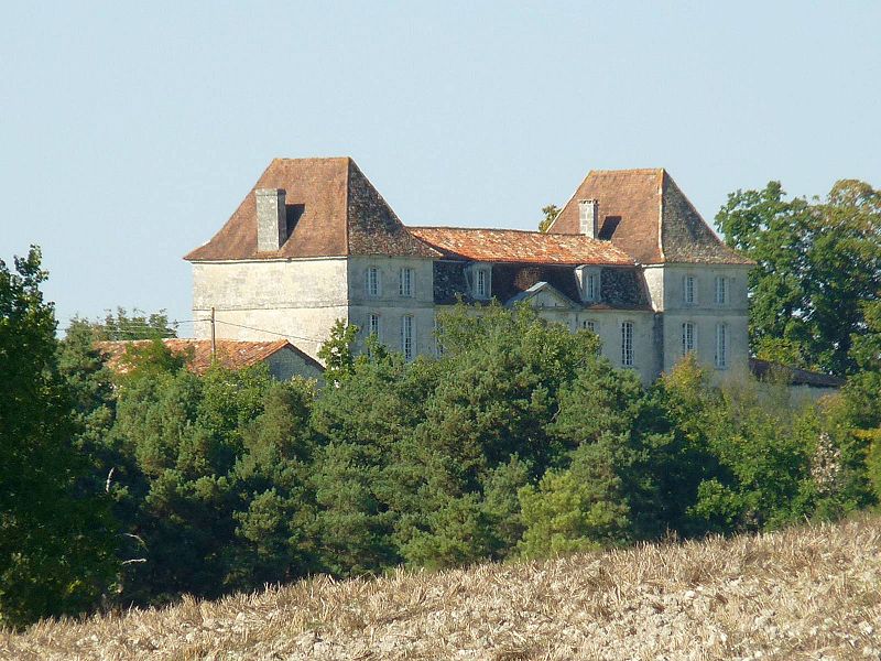 File:Bouteilles castle.JPG