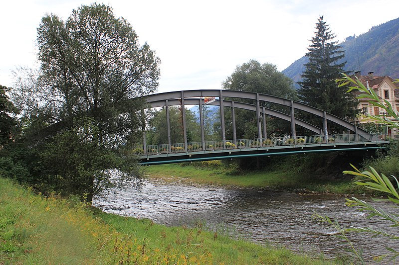 File:Brücke über die Möll in Möllbrücke.JPG