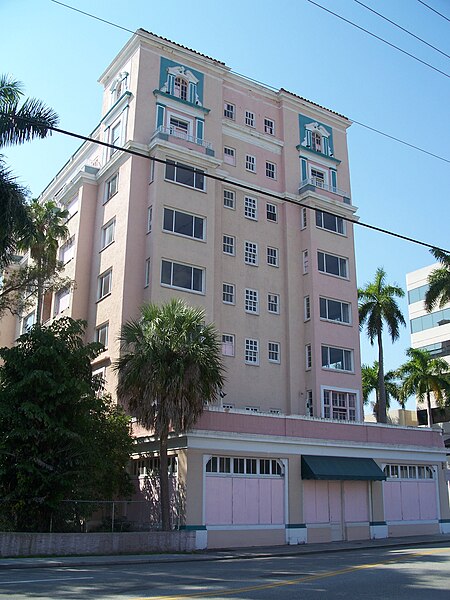 File:Bradenton FL Manatee River Hotel06.jpg