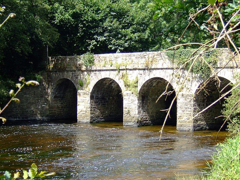 File:Bridge Leading to Ty Nadan - panoramio.jpg