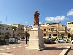 Statue de la vierge Marie, avec Jésus-Christ